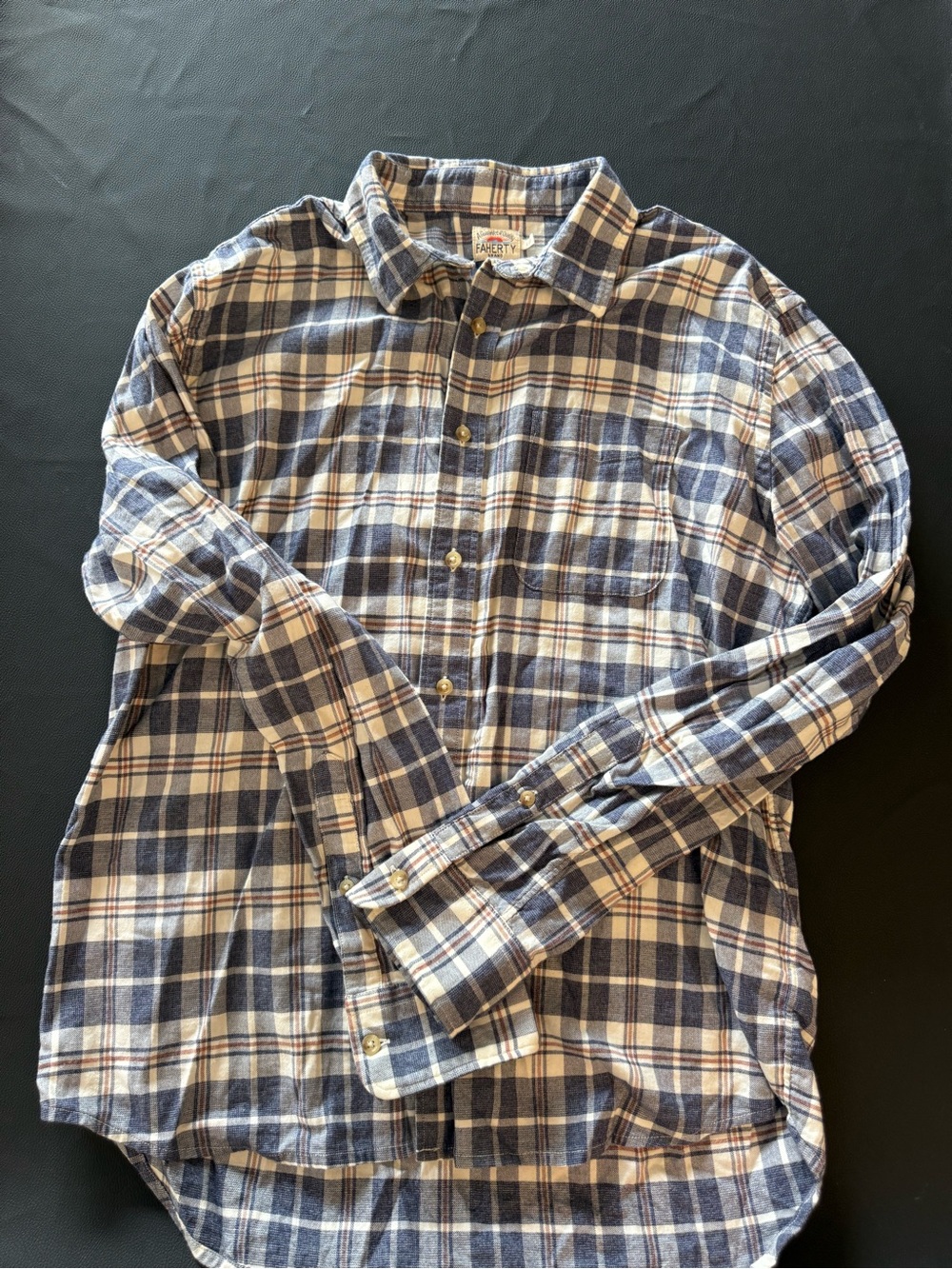 Faherty Blue and Cream Plaid Long-Sleeve Button Down Shirt